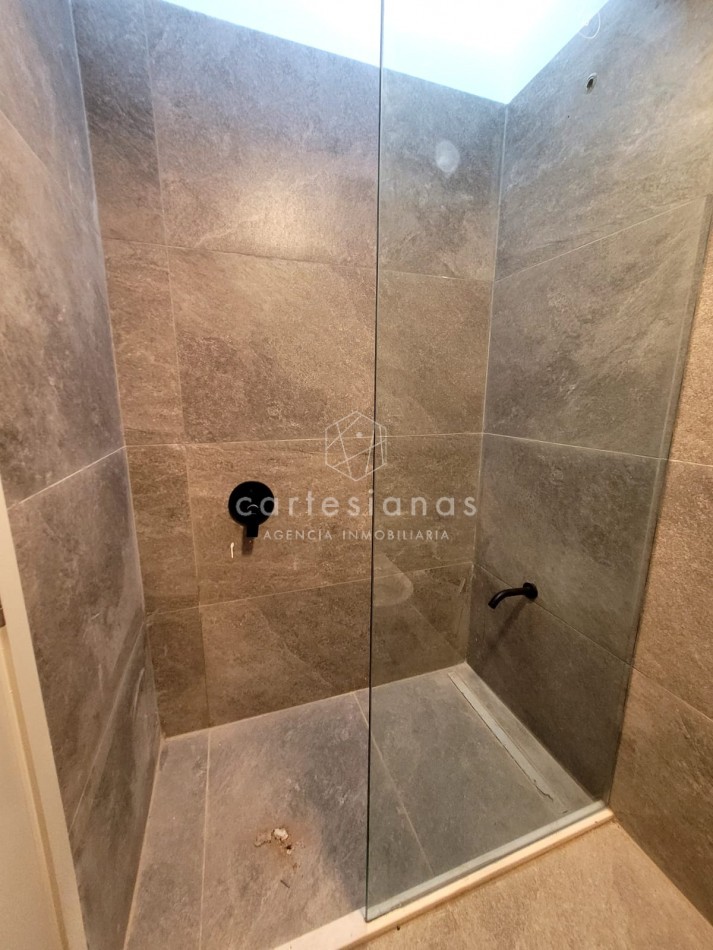 PREMIUM! HOUSING DUPLEX 3 DORMITORIOS. VILLA WARCALDE. POSESION JUNIO 2025