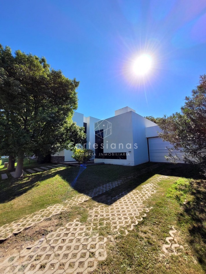 LA MORADA, V. ALLENDE. HERMOSA CASA DE 3 DORM + DEPENDENCIA. APTO CREDITO