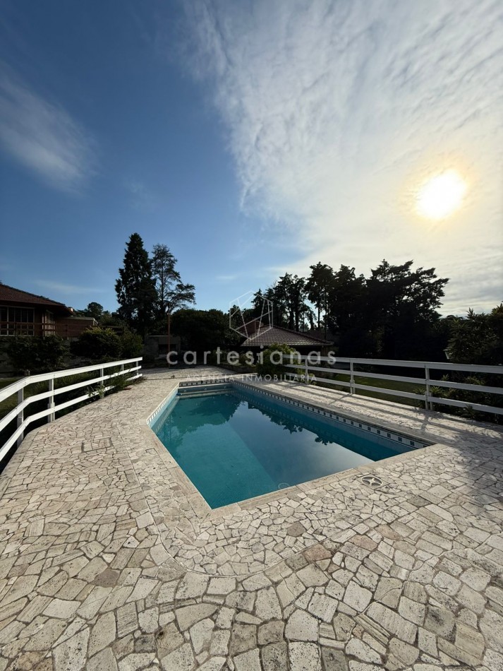 CARLOS PAZ| HERMOSA CASA SOBRE LA COSTA DEL RIO LOS CHORRILLOS