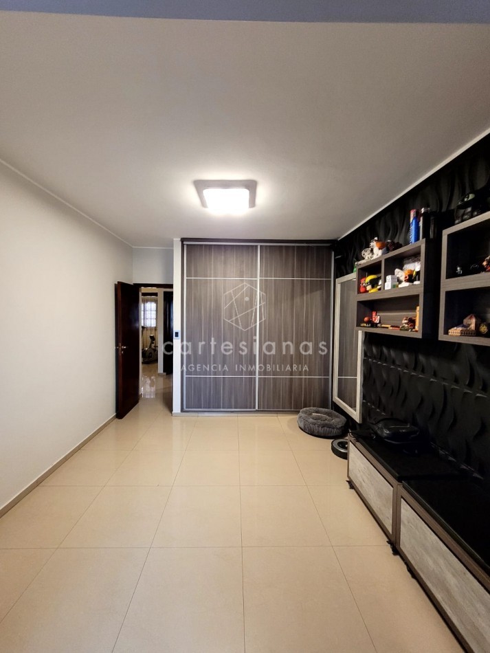 MAIPU 1° SECC HERMOSA CASA DE 4 DORM C/PILETA A POCAS CUADRAS DEL PARQUE SARMIENTO