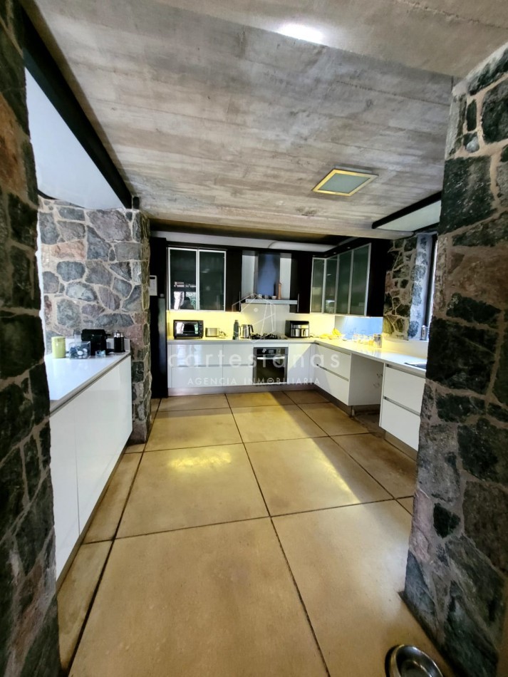COUNTRY EL BOSQUE IMPECABLE! CASA DE 3 DORMITORIOS 650 MTS CUB.