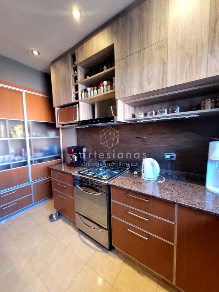 APTO CREDITO. IMPECABLE! DUPLEX DE 3 DORM. ZONA SUR.
