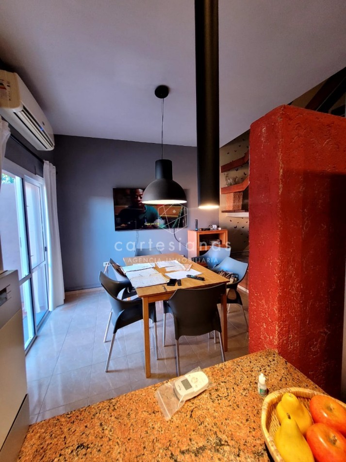 APTO CREDITO. IMPECABLE! DUPLEX DE 3 DORM. ZONA SUR.