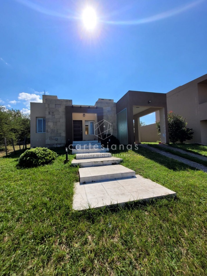 APTO CREDITO. VILLA CATALINA E-53 CASA DE 2 DORM
