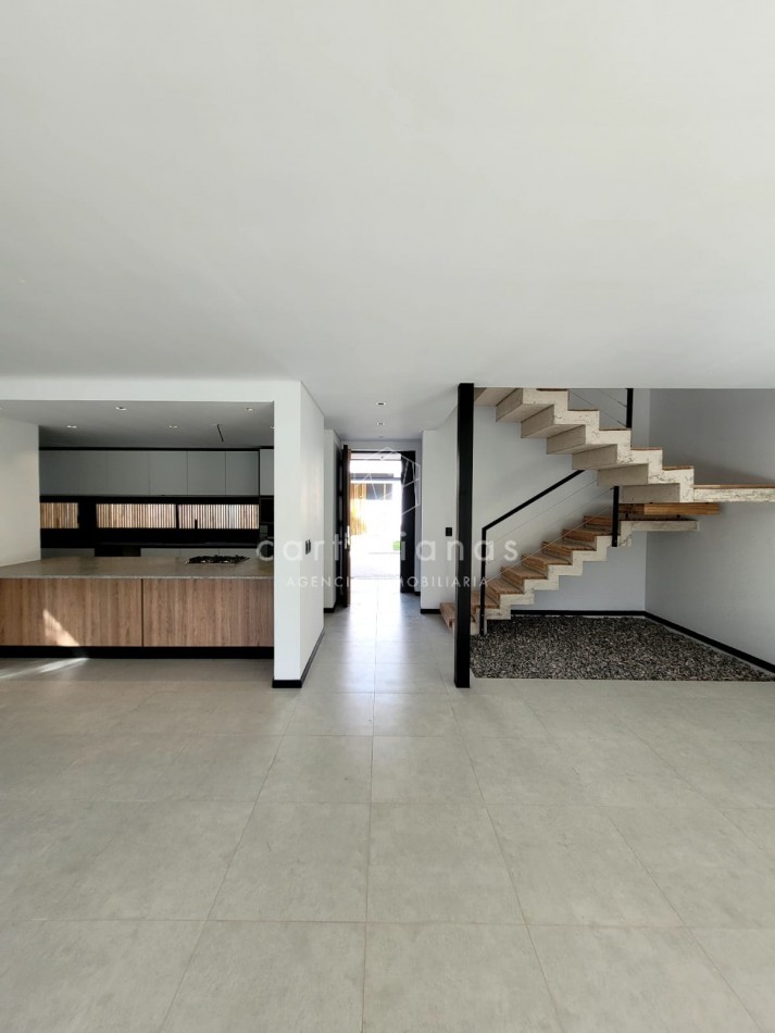 HOUSING EN LA CAROLINA CASA DE 3 DORM. CALIDAD PREMIUM