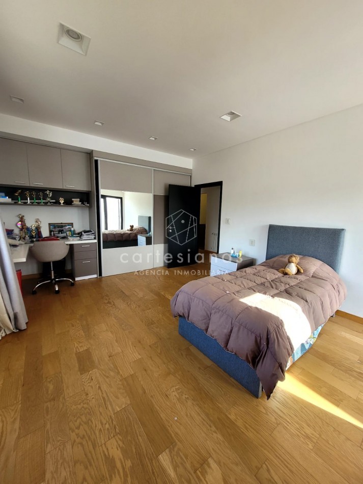 PREMIUM! CASA 4 DORM EN CAUSANA. 650 MTS CUB, 5000 MTS LOTE