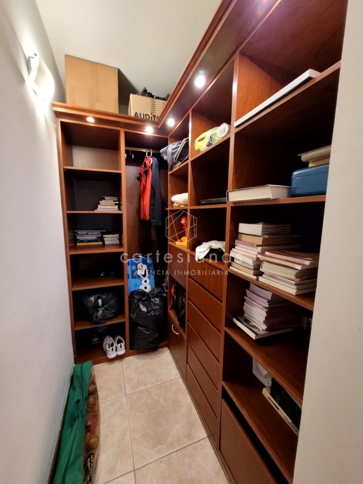 ARGUELLO. CASA 4 DORM + DEPENDENCIA DE SERVICIO