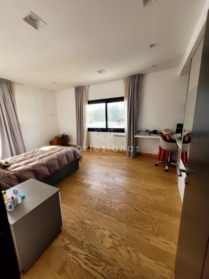 PREMIUM! CASA 4 DORM EN CAUSANA. 650 MTS CUB, 5000 MTS LOTE
