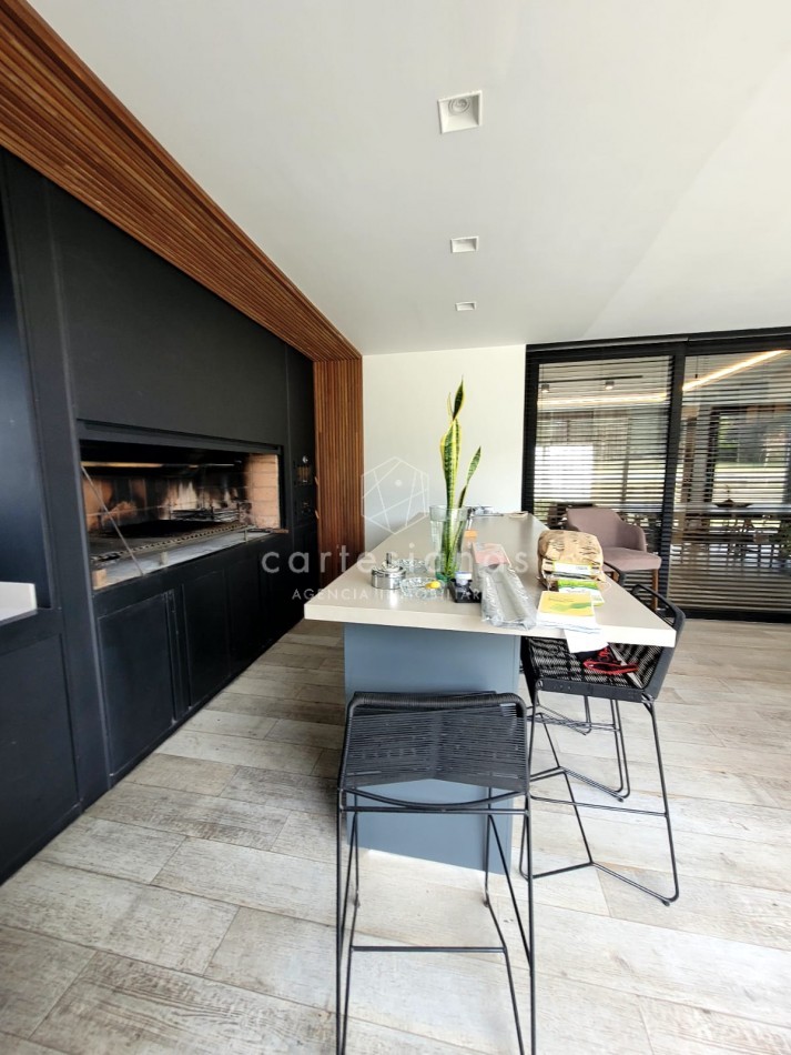 PREMIUM! CASA 4 DORM EN CAUSANA. 650 MTS CUB, 5000 MTS LOTE
