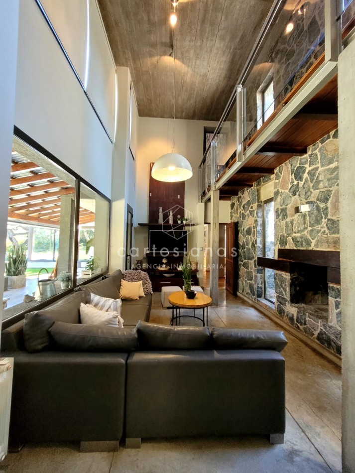 COUNTRY EL BOSQUE IMPECABLE! CASA DE 3 DORMITORIOS 650 MTS CUB.