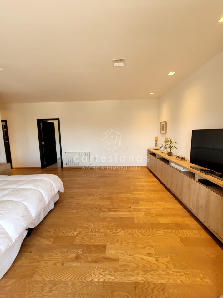 PREMIUM! CASA 4 DORM EN CAUSANA. 650 MTS CUB, 5000 MTS LOTE