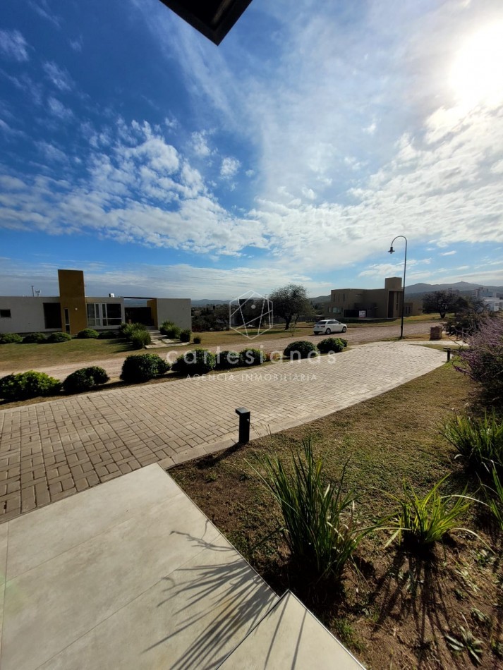 PREMIUM! CASA 4 DORM EN CAUSANA. 650 MTS CUB, 5000 MTS LOTE