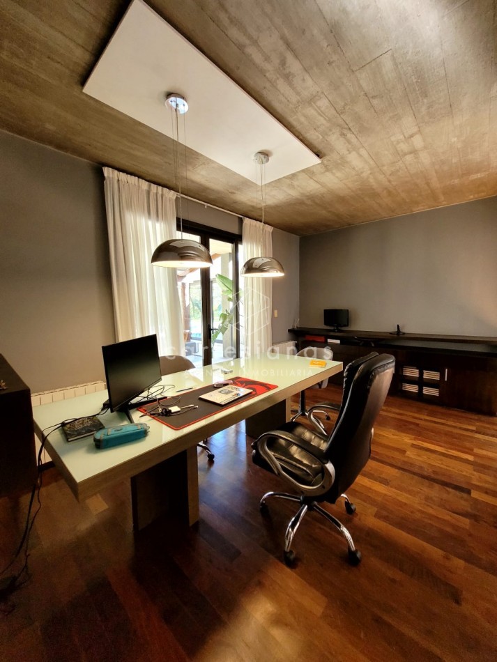COUNTRY EL BOSQUE IMPECABLE! CASA DE 3 DORMITORIOS 650 MTS CUB.