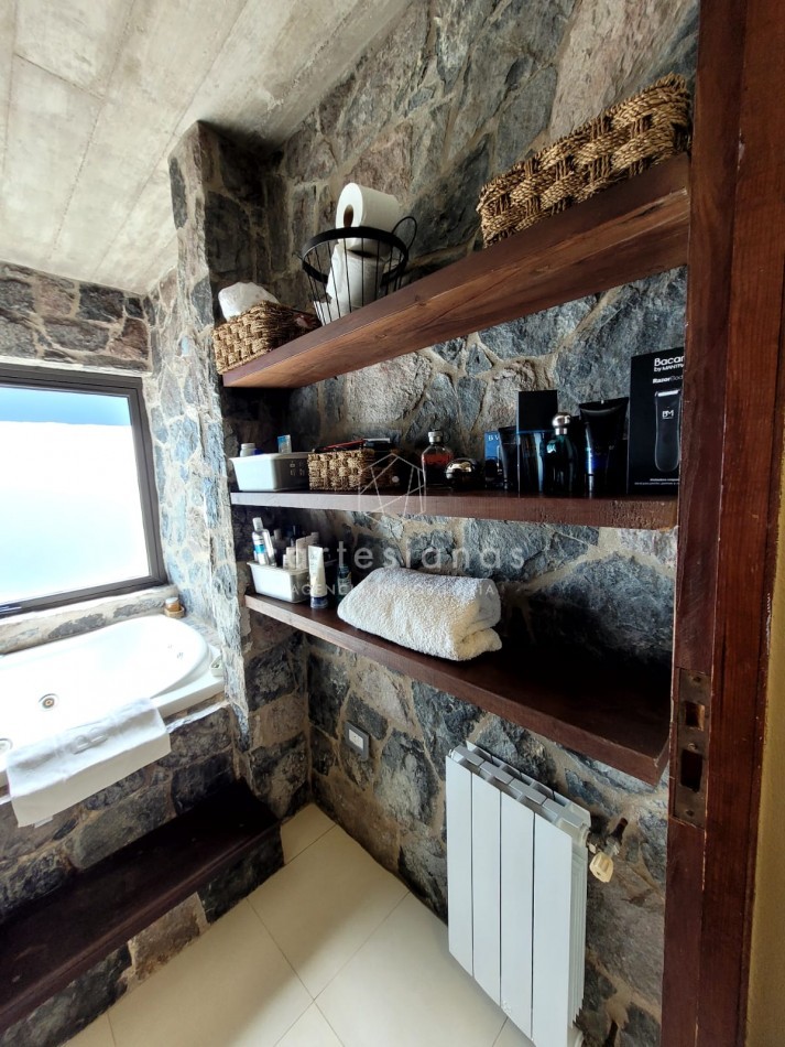 COUNTRY EL BOSQUE IMPECABLE! CASA DE 3 DORMITORIOS 650 MTS CUB.