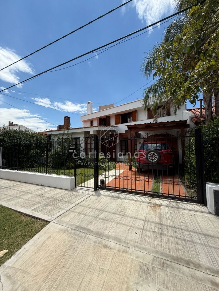 CASA DE 4 DORM C/PILETA | BAJO PALERMO
