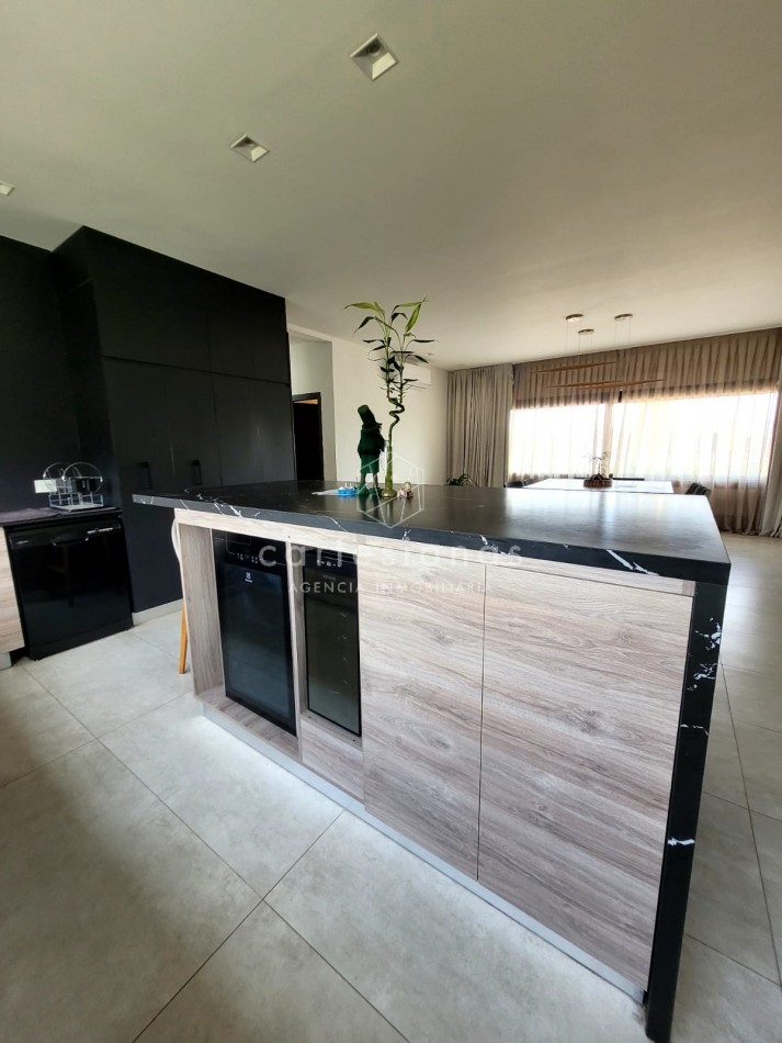 PREMIUM! CASA 4 DORM EN CAUSANA. 650 MTS CUB, 5000 MTS LOTE