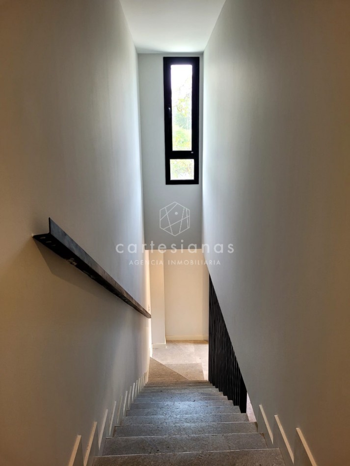 PREMIUM! HOUSING DUPLEX 3 DORMITORIOS. VILLA WARCALDE. POSESION JUNIO 2025