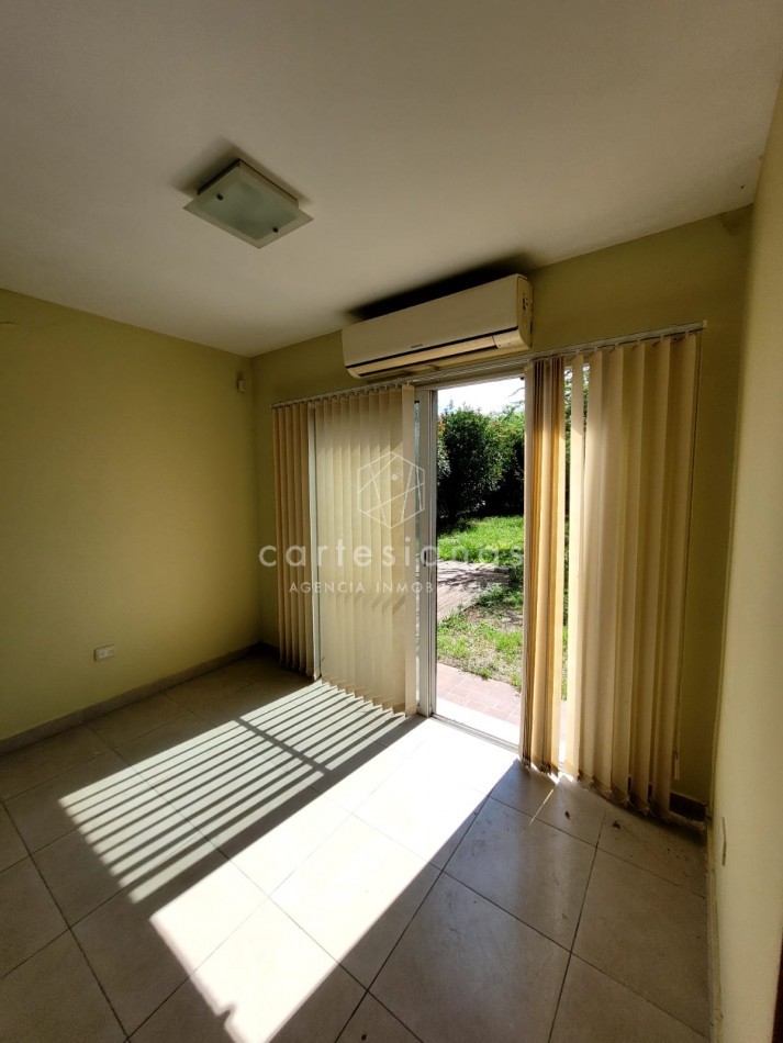 APTO CREDITO. VILLA CATALINA E-53 CASA DE 2 DORM