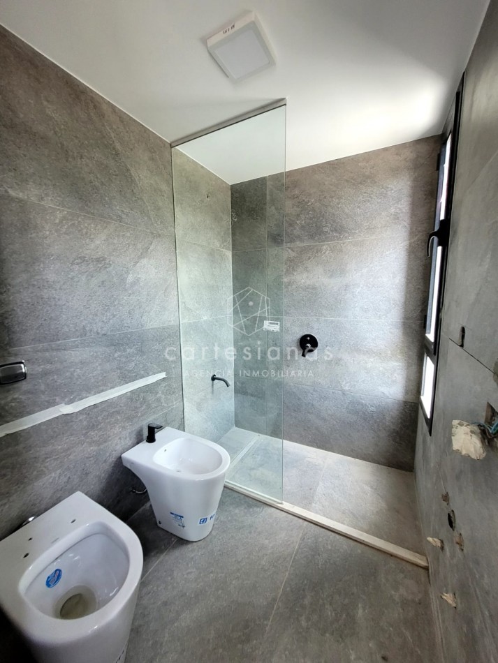 PREMIUM! HOUSING DUPLEX 3 DORMITORIOS. VILLA WARCALDE. POSESION JUNIO 2025