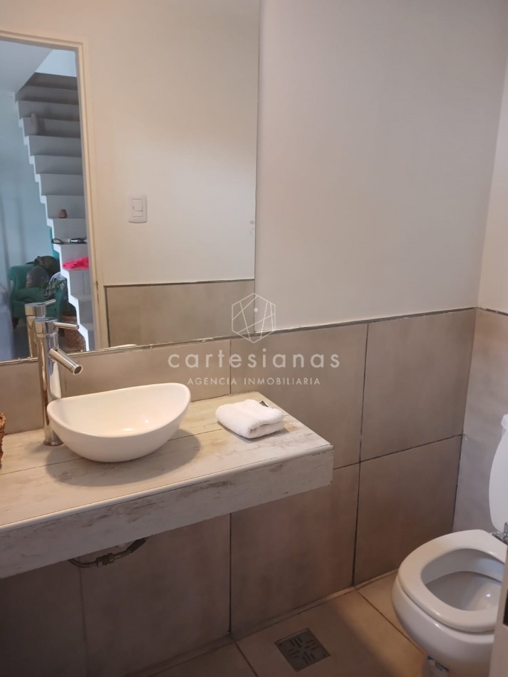 APTA CREDITO. A MTS DE RECTA MARTINOLLI CASA 3 DORM C/PILETA.