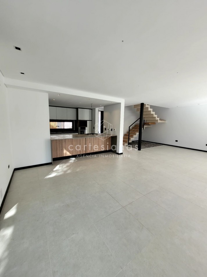 HOUSING EN LA CAROLINA CASA DE 3 DORM. CALIDAD PREMIUM