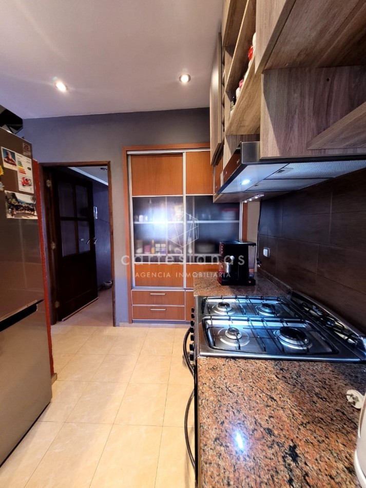 APTO CREDITO. IMPECABLE! DUPLEX DE 3 DORM. ZONA SUR.