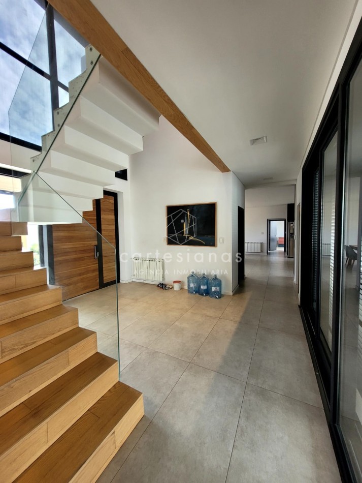 PREMIUM! CASA 4 DORM EN CAUSANA. 650 MTS CUB, 5000 MTS LOTE
